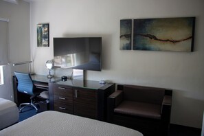 Verdunkelungsvorhänge, Bügeleisen/Bügelbrett, kostenloses WLAN