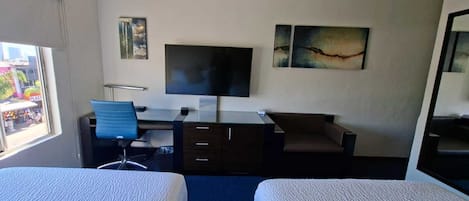 Quarto casal standard, vista para a cidade | Cortinas blackout, ferros/tábuas de passar roupa, Wi-Fi de cortesia