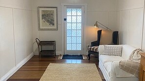 Living area - Beautiful Maclean Cottage (Maclean)
