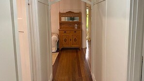Interior - Beautiful Maclean Cottage (Maclean)