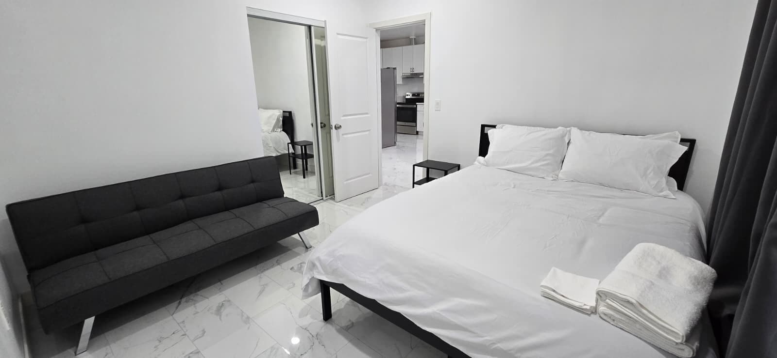 3 slaapkamers, een strijkplank/strijkijzer, wifi, beddengoed