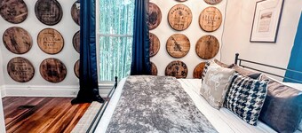 8 min to Buffalo Trace, walk to Capital Charming 3-bedroom cottage in Frankfort.