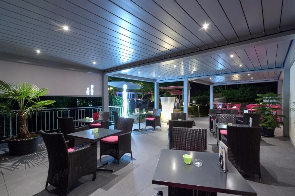 รับประทานอาหารกลางแจ้ง