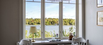 Lakefront Getaway in Hagaparken Central Stockholm
