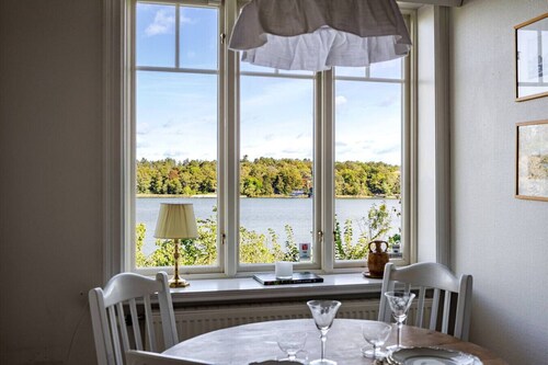 Lakefront Getaway in Hagaparken Central Stockholm