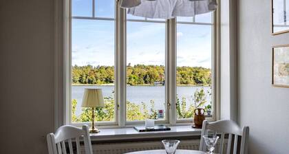 Lakefront Getaway in Hagaparken Central Stockholm