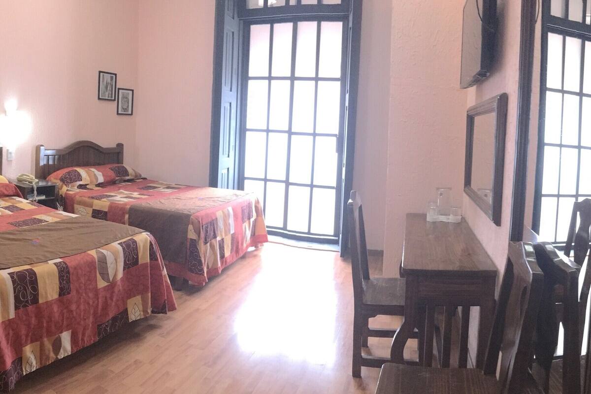 In-room safe, WiFi (free)
