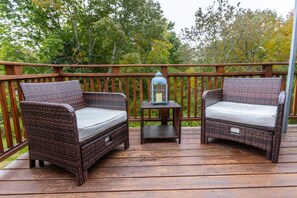 Enjoy the beautiful Maine air on the comfortable porch off the living room - New! Cozy second-floor apartment located just minutes from the heart of Boothbay! (Boothbay Harbor)