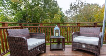 New! Cozy second-floor apartment located just minutes from the heart of Boothbay!
