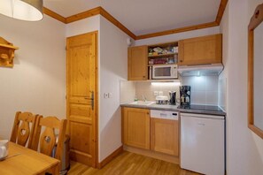 Kühlschrank, Mikrowelle, Geschirrspüler