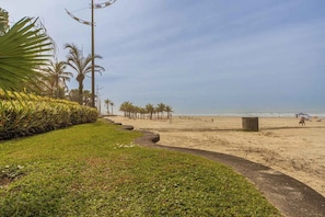 Apartment | 1 bedroom - Apto Beira-mar c Vista Lateral e Garagem (Praia Grande)