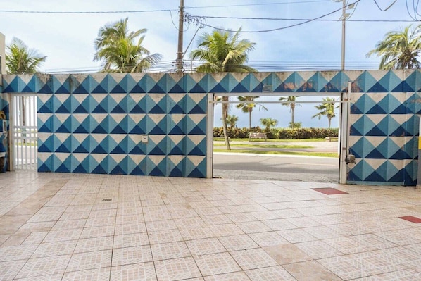 Apartment | 1 bedroom - Apto Beira-mar c Vista Lateral e Garagem (Praia Grande)