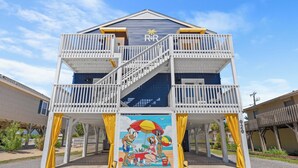 A building with a blue exterior and a white balcony. - Beach Nest - R R Beach Club (North Myrtle Beach)