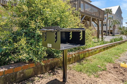 Beach Nest - R R Beach Club