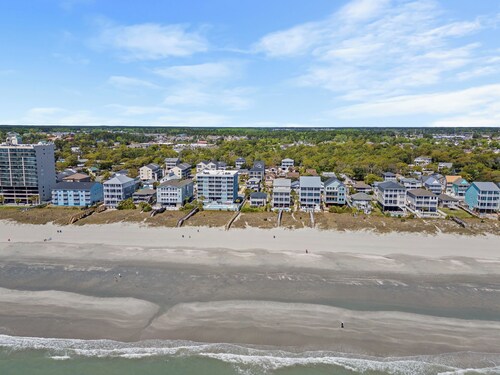 Beach Nest - R R Beach Club