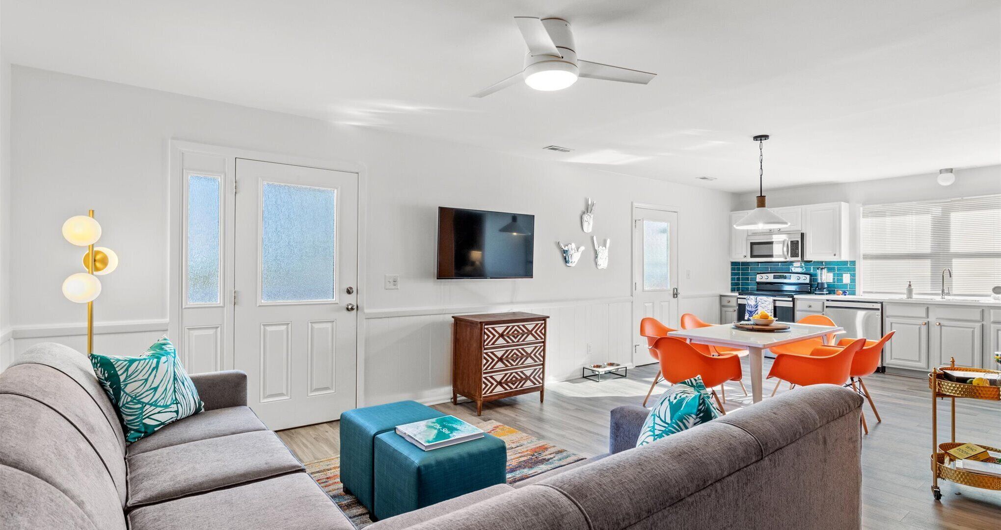 Apartment, 2 Bedrooms, Non Smoking, Beachside | Living area | 40-inch Smart TV with digital channels