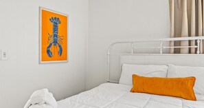 Apartment, 2 Bedrooms, Non Smoking, Beachside | Ruang kerja komputer riba, seterika/papan seterika, Wi-fi percuma 