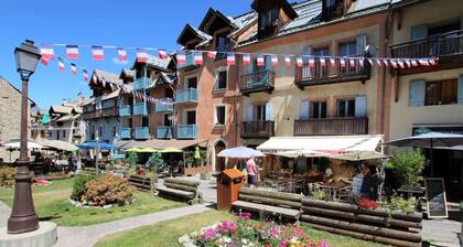 100m from resort center, 1st floor, view mountain/parking, swimming pool, balcony, parking, 28m²