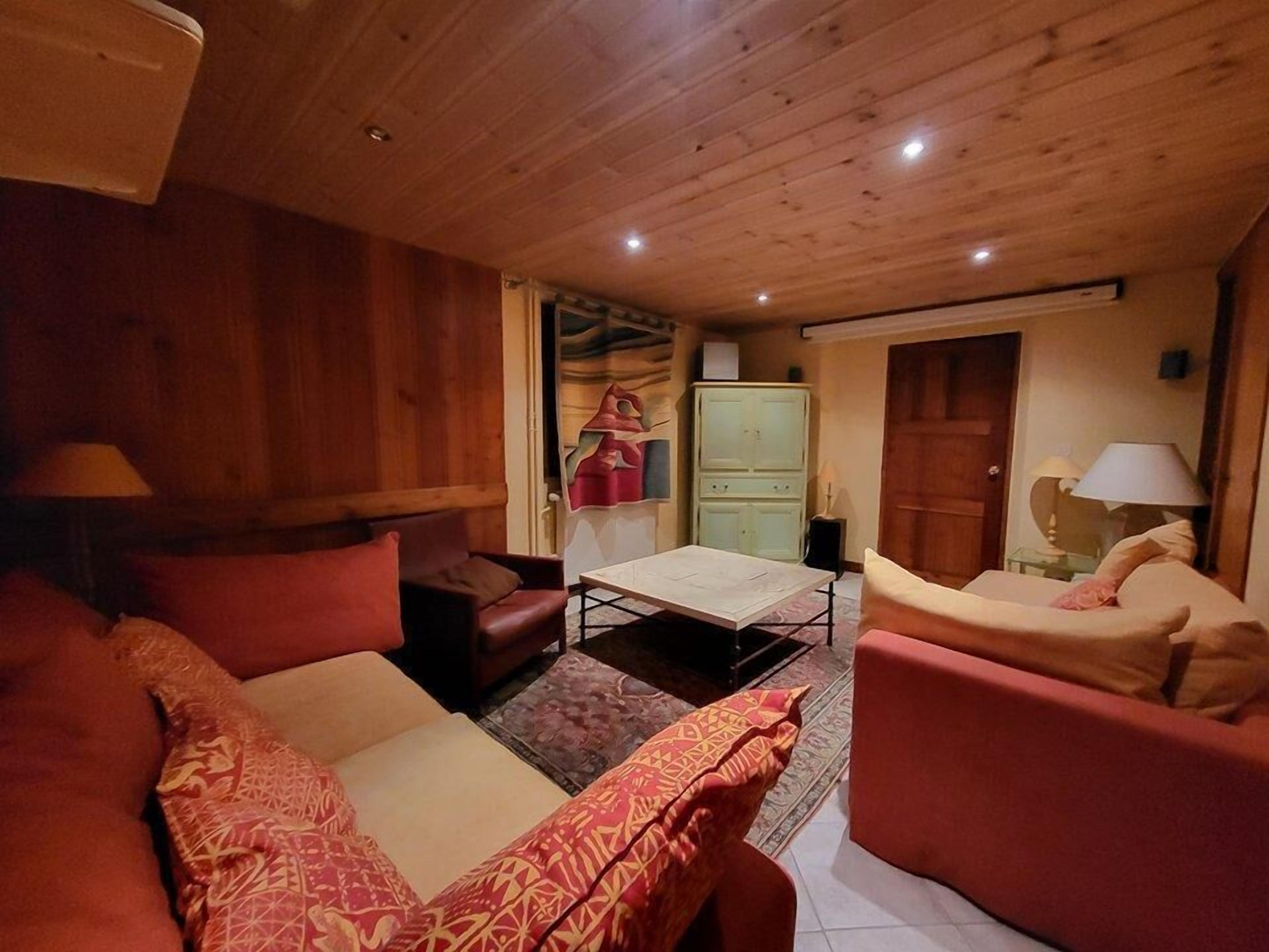 Landhaus, 300m Bis Zu Den Geschäften, 3te Etage, Terrasse, Kamin Oder Ofen Für Holz, Fernseher - Sauze d’Oulx