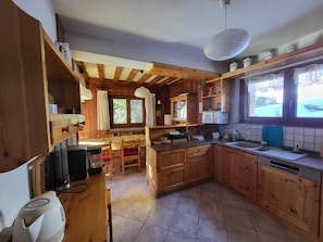 Fridge, microwave, oven, coffee/tea maker