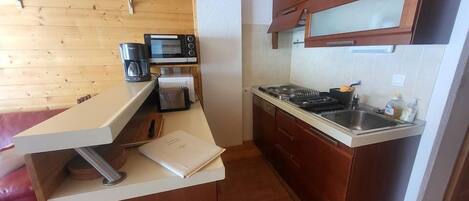 Fridge, microwave, dishwasher, coffee/tea maker