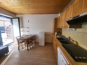 Kühlschrank, Mikrowelle, Geschirrspüler