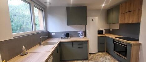 Refrigerador, microondas, horno, lavavajillas