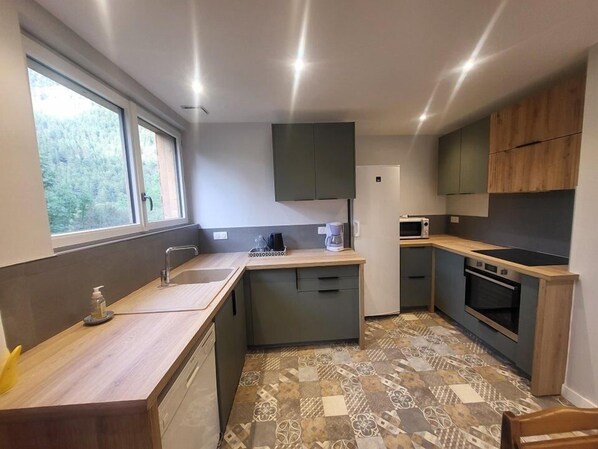 Fridge, microwave, oven, dishwasher