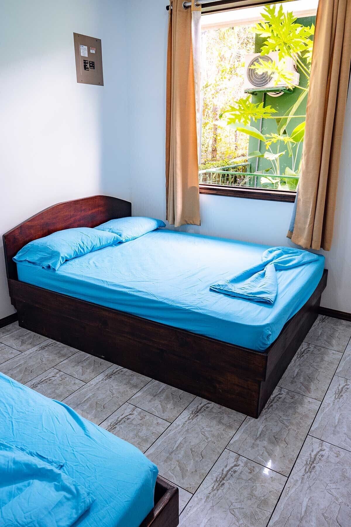 1 habitación, internet y ropa de cama 