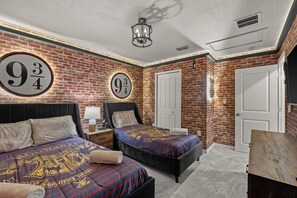 5 bedrooms, iron/ironing board, WiFi, bed sheets