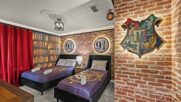 5 bedrooms, iron/ironing board, WiFi, bed sheets