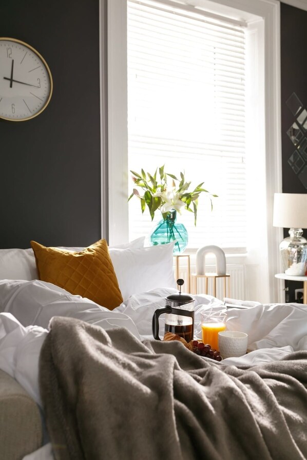 4 bedrooms, iron/ironing board, Internet, bed sheets