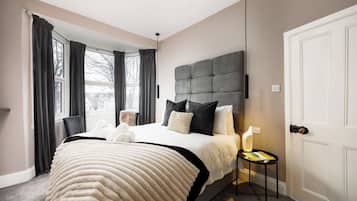 3 bedrooms, iron/ironing board, internet, bed sheets