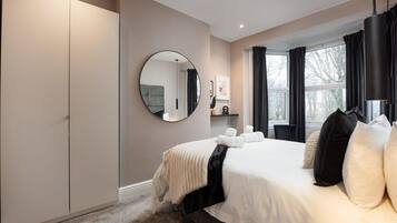 3 bedrooms, iron/ironing board, Internet, bed sheets