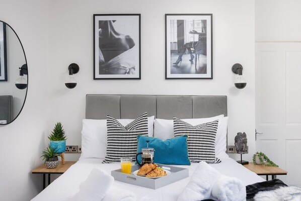 2 bedrooms, iron/ironing board, internet, bed sheets