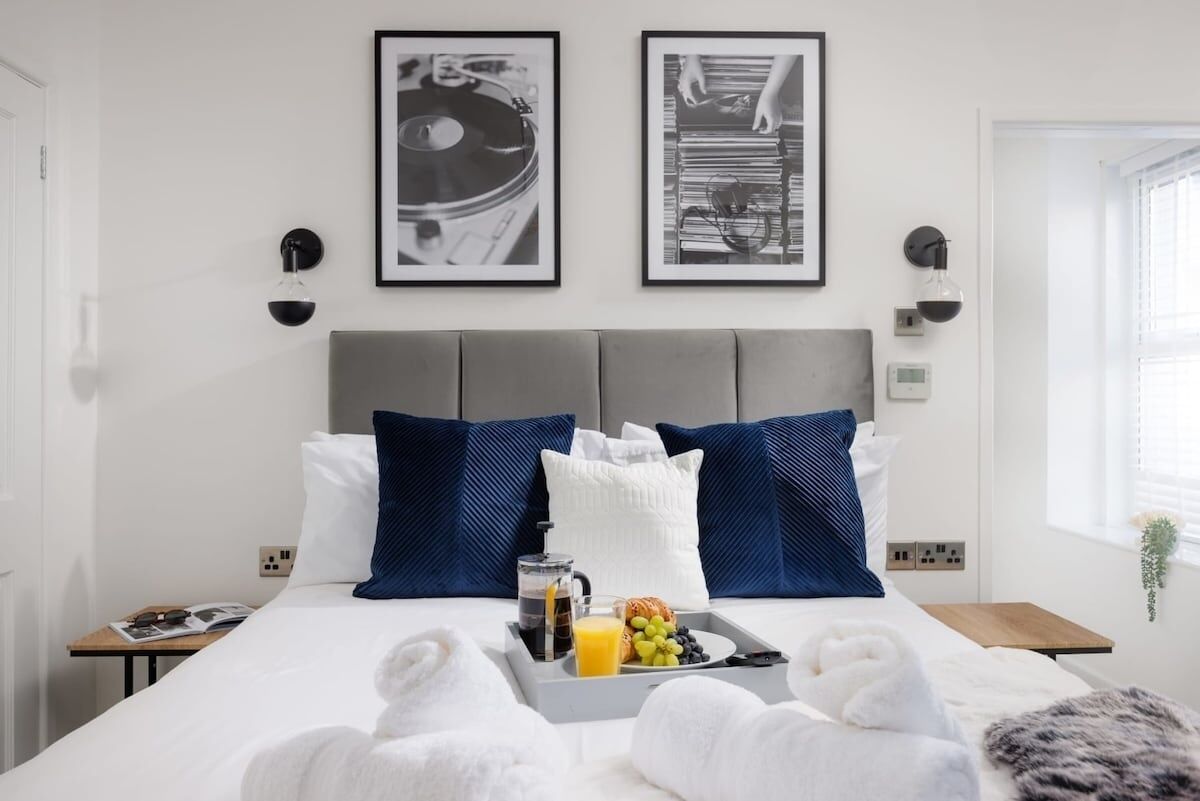 1 soverom, strykejern/-brett, internettilgang og sengetøy