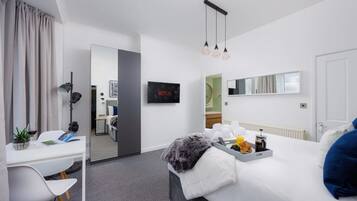 Iron/ironing board, internet, bed sheets