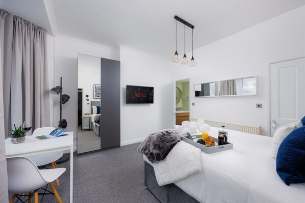 1 bedroom, iron/ironing board, internet, bed sheets