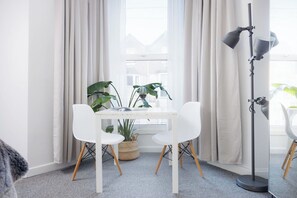 Dining - Cosy Central Plymouth Studio Apartment - Sleeps 2 (Mutley)