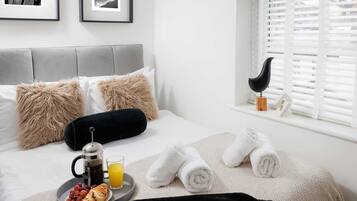 4 dormitorios, tabla de planchar con plancha, Internet y ropa de cama