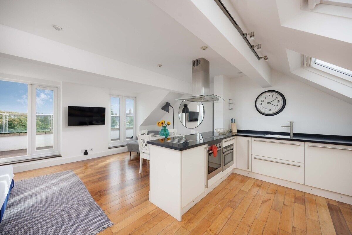 ميكروويف، فرن، موقد طهي مسطح، غسالة أطباق