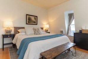 2 bedrooms, desk, iron/ironing board, free WiFi