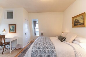 2 bedrooms, desk, iron/ironing board, free WiFi - Downtown Spacious Penthouse (Moscow)