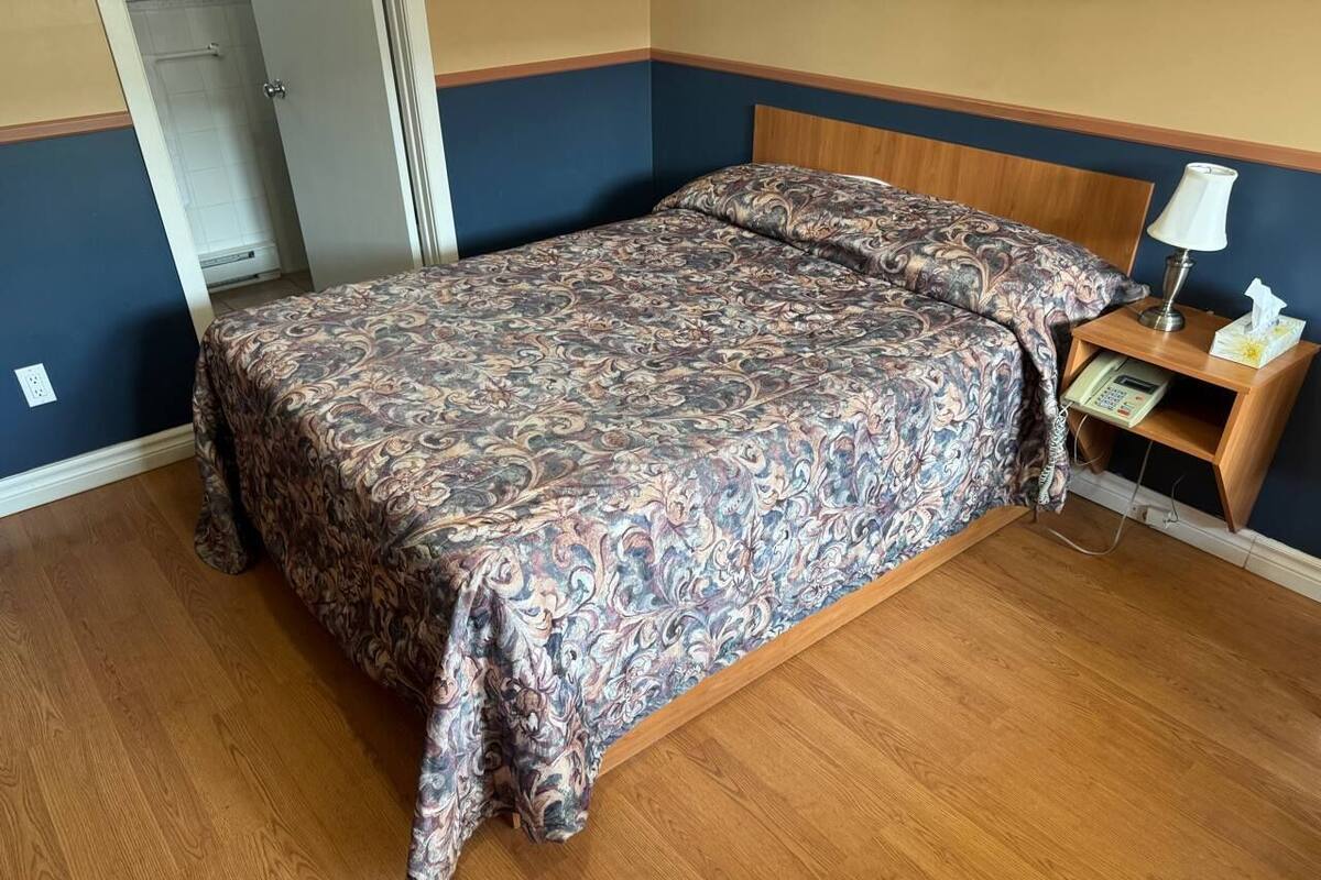 Comfort Room | Desk, free WiFi