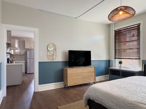 Travel cot, WiFi, bed sheets