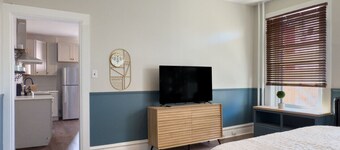 The Church Street Suite - Downtown, Cozy, Parking