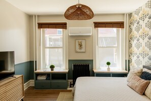 1 bedroom, travel cot, WiFi, bed sheets - The Church Street Suite - Downtown, Cozy, Parking (Lancaster)