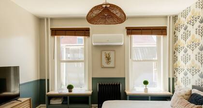 The Church Street Suite - Downtown, Cozy, Parking