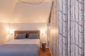 2 bedrooms, iron/ironing board, Internet, bed sheets