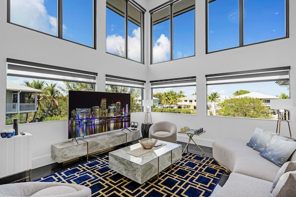 Living area - Private 5-bedroom pool villa in beautiful Key Largo, resort lifestyle! (Key Largo)